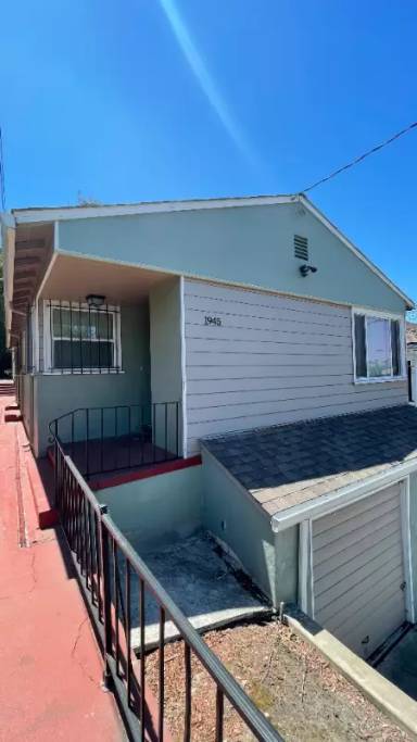 Main picture of 1945 E 28th St