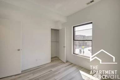 Main picture of 1210 W Foster Ave