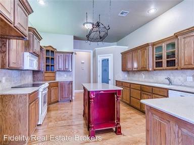 Main picture of 16609 Village Garden Dr
