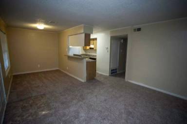 Main picture of 990 W Florida St