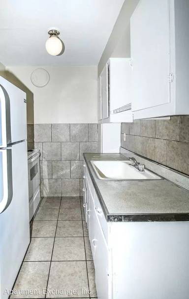 Main picture of 305 S Florissant Rd
