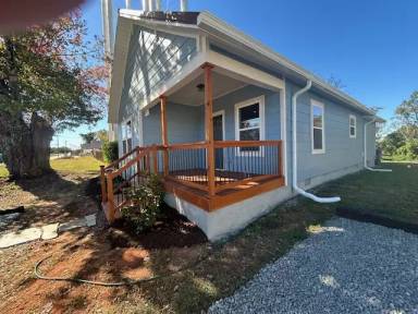 Main picture of 407 Railroad Ave