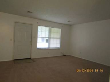Main picture of 147 NE Dunlop St