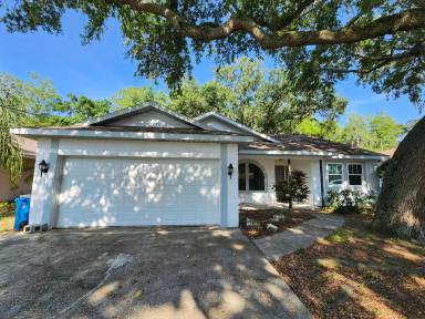 Main picture of 211 Oakwood Blvd