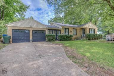 Main picture of 316 Elmwood Cir