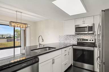 Main picture of 1011 Clearmont St NE