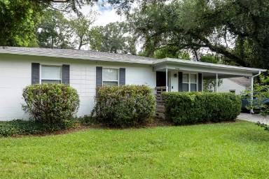 Main picture of 2404 Jackson Bluff Rd