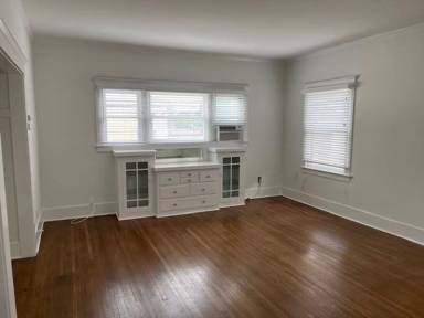 Main picture of 1823 E Appleton St