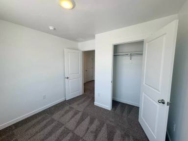 Main picture of 1872 E Thunder Ln