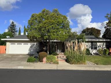 Main picture of 2615 Menorca Ct