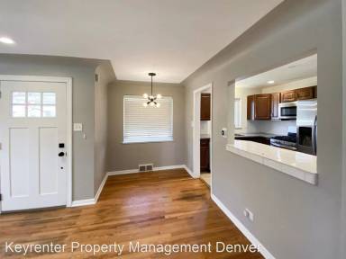 Main picture of 2852 N Monroe St
