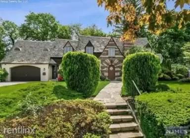 Main picture of 272 Maple Hill Dr