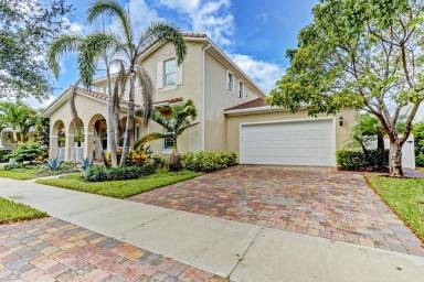 Main picture of 2740 Wymberly Dr