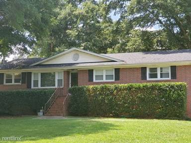 Main picture of 300 Rosewood Cir