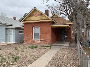 Main picture of 1124 E Orman Ave