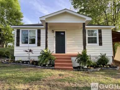 Main picture of 1721 Hatchet Ave