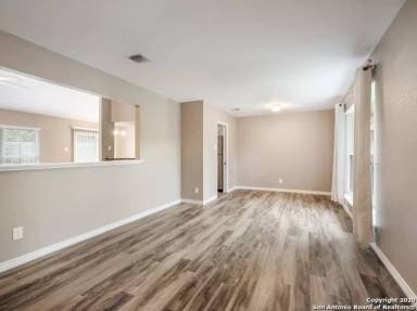 Main picture of 8226 Knute Rockne St