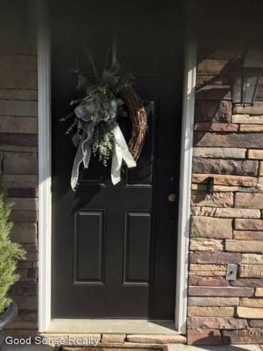 Main picture of 417 York Ln