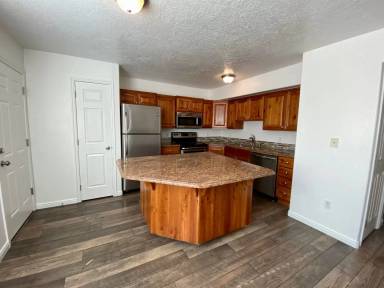 Main picture of 684 Buena Vista Blvd