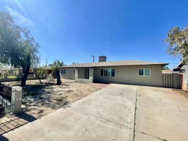 Main picture of 1102 N 27th Dr
