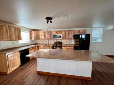 Main picture of 429 W Iron St