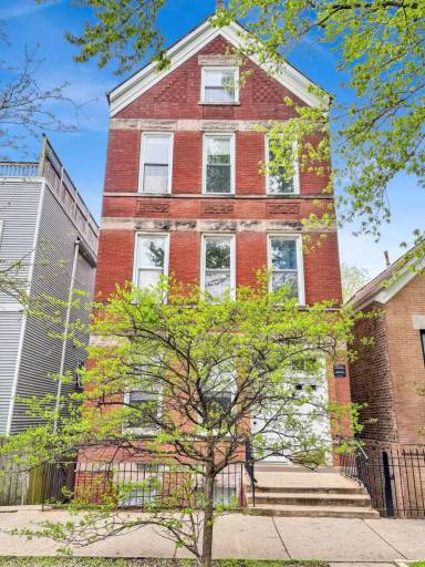 Main picture of 1903 W Dickens Ave