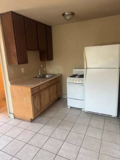 Main picture of 1460 E Davidson St