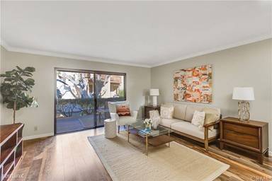 Main picture of 1547 Broadway