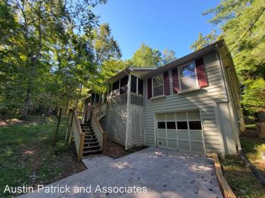 Main picture of 447 Tamarack Dr