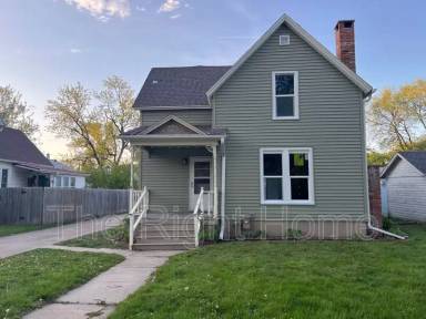 Main picture of 840 E 6th St