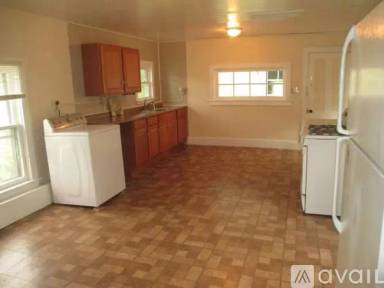 Main picture of 80 Lake St