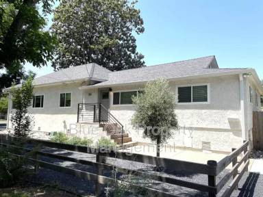 Main picture of 352 E 7th Ave