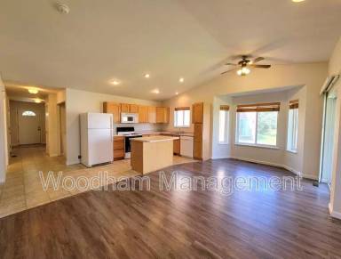 Main picture of 3067 Cameahwait St