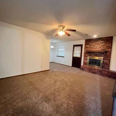 Main picture of 221 S Rimrock Rd