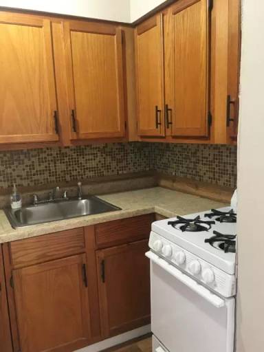 Main picture of 100 Vana Dr