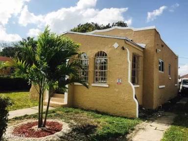 Main picture of 1819 NW 58th St