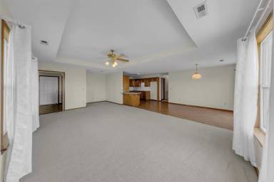 Main picture of 1811 Kinyon Rd