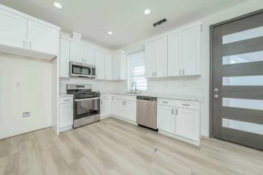 Main picture of 2720 Martha Ave
