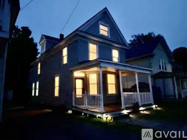 Main picture of 406 River St