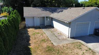 Main picture of 4250 NE Beaumead St