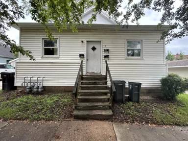 Main picture of 115 W 15th St