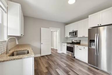 Main picture of 16 W 6th St