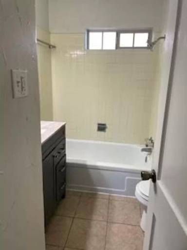 Main picture of 1490 N Estes St
