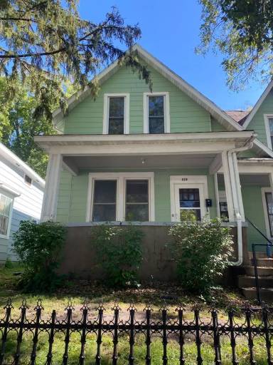Main picture of 119 S 4th St