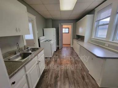 Main picture of 423 N 13th Ave E