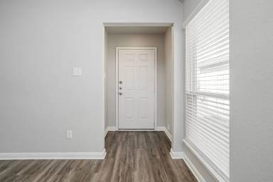 Main picture of 533 Fallbrook Dr