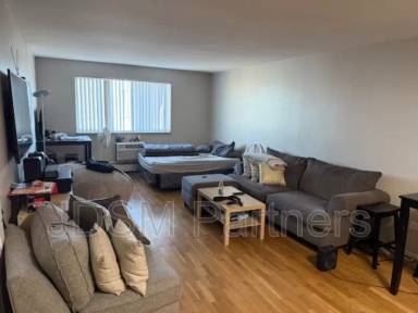 Main picture of 5605 W Warren Ave