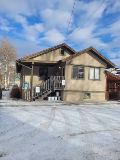 Main picture of 260 E Broadway Ave