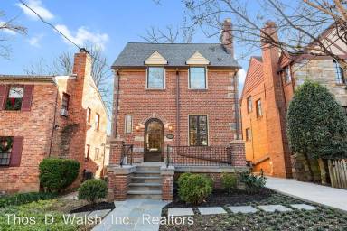 Main picture of 3204 Stephenson Pl NW