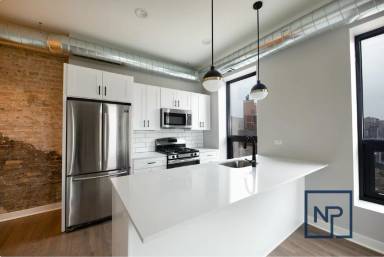 Main picture of 1523 W Chicago Ave